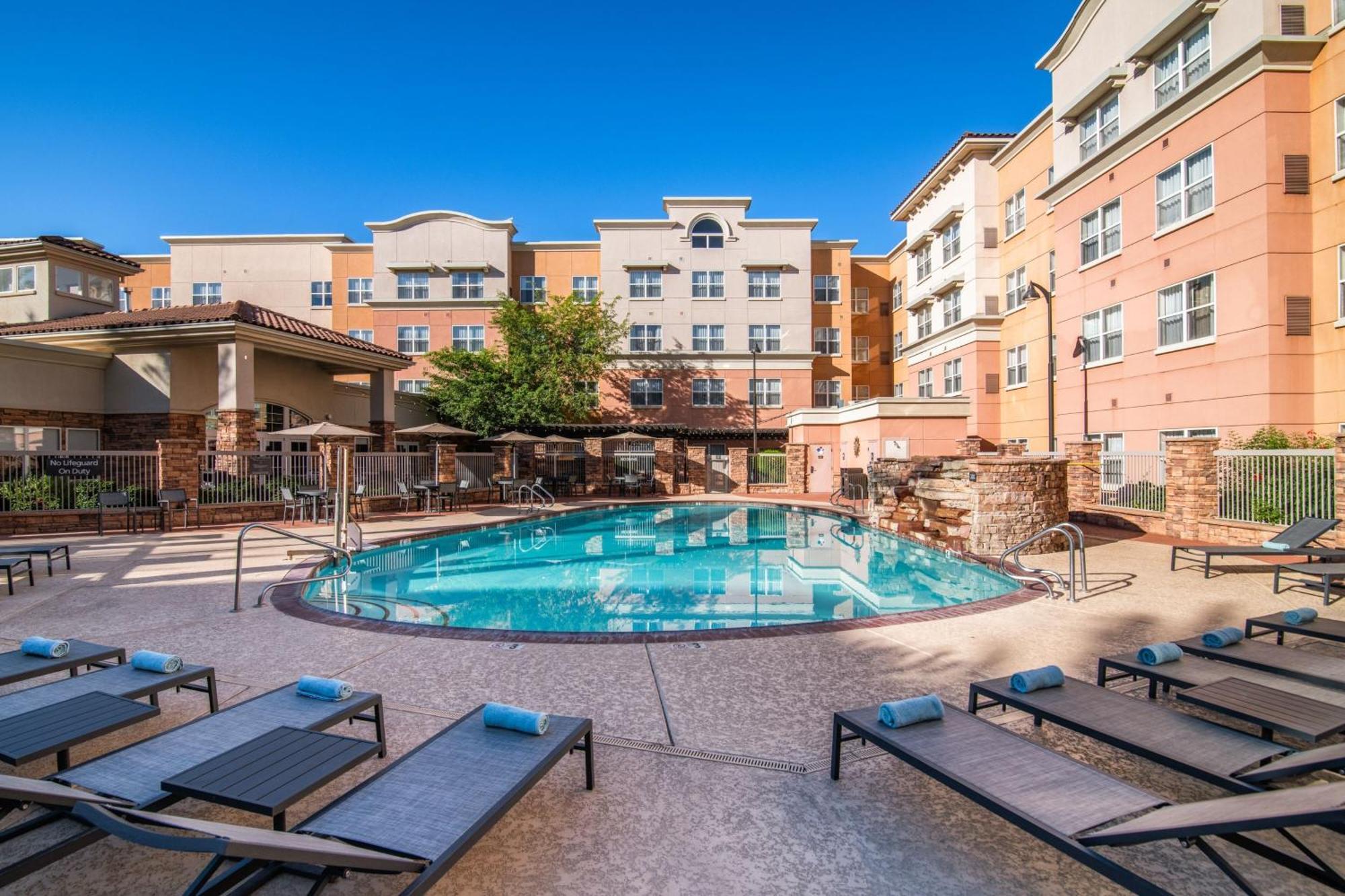 Residence Inn Phoenix Glendale Sports & Entertainment District מראה חיצוני תמונה